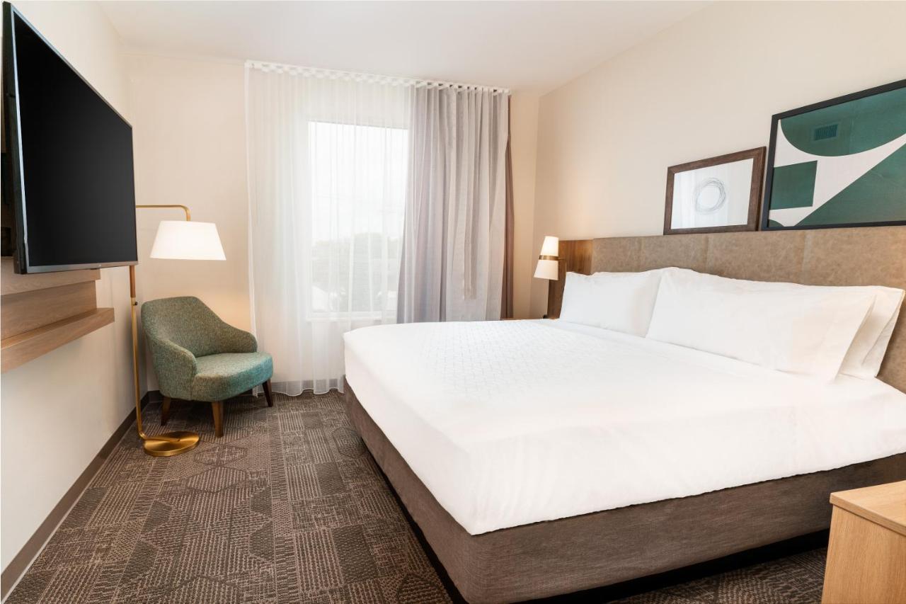 One-Bedroom King Suite