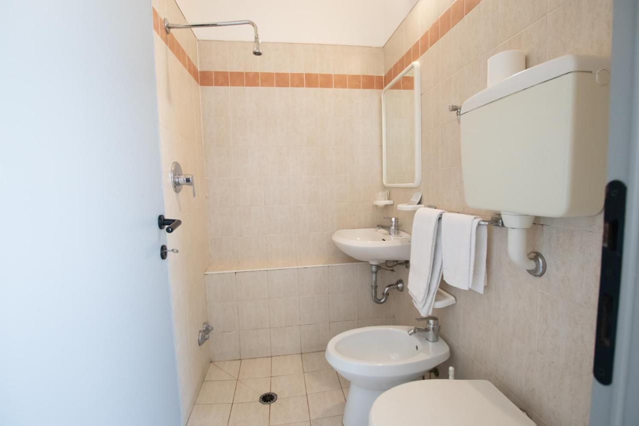 Economy Double or Twin Room No Box Doccia