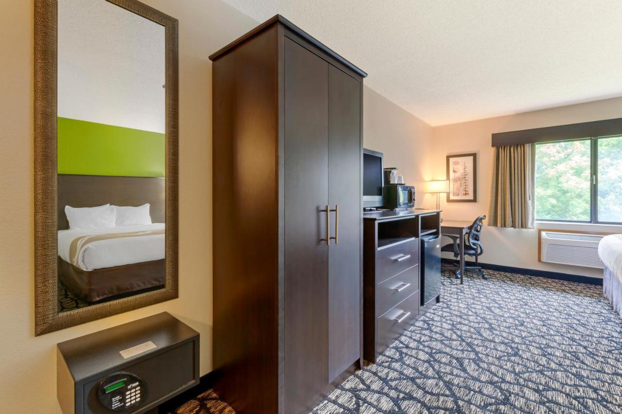 Standard Queen Room Two Queen Beds Non Smoking