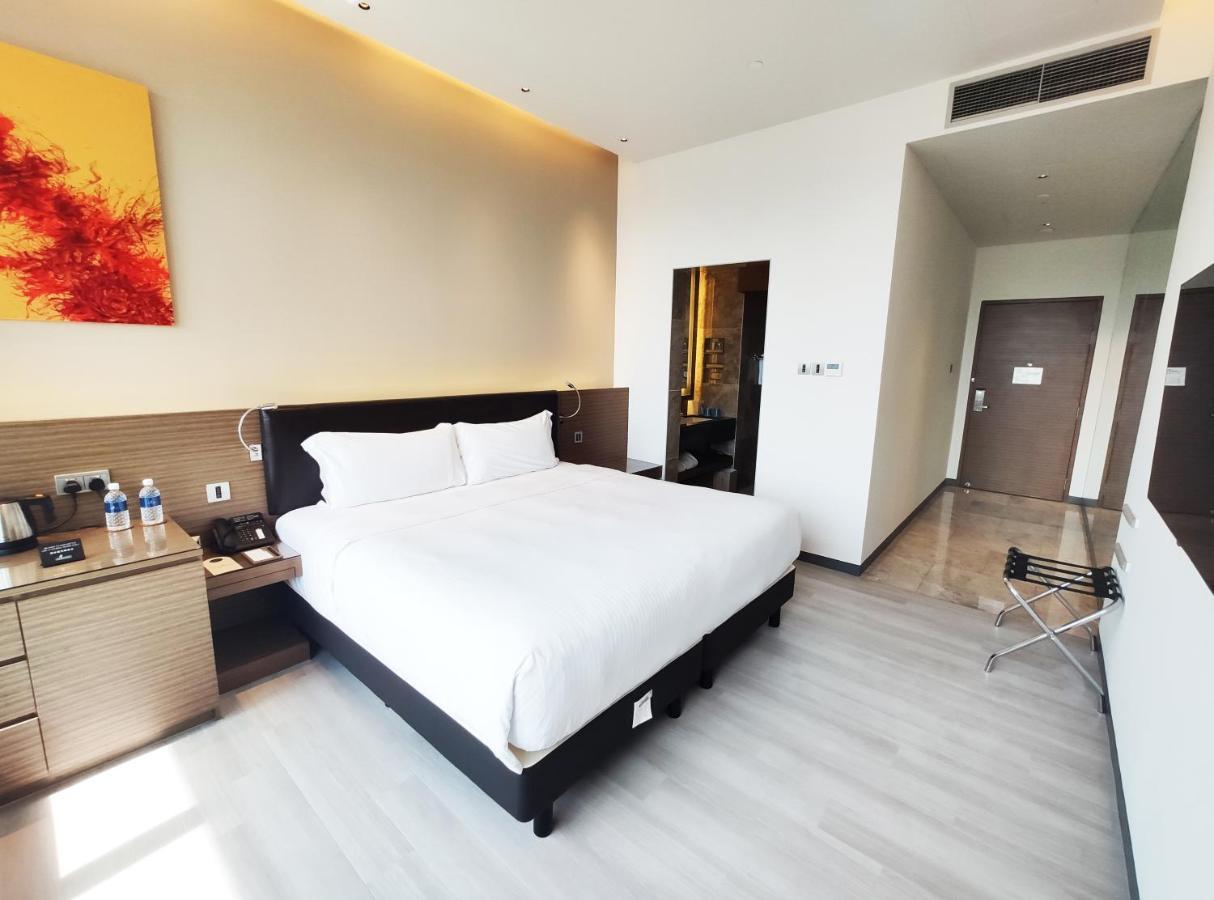 Mint Premier Skyline Lounge Access High Floor