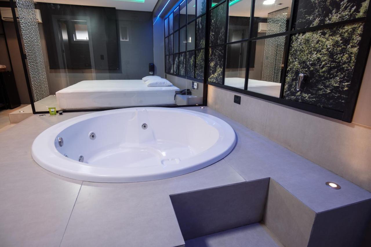 King Suite Spa Bath