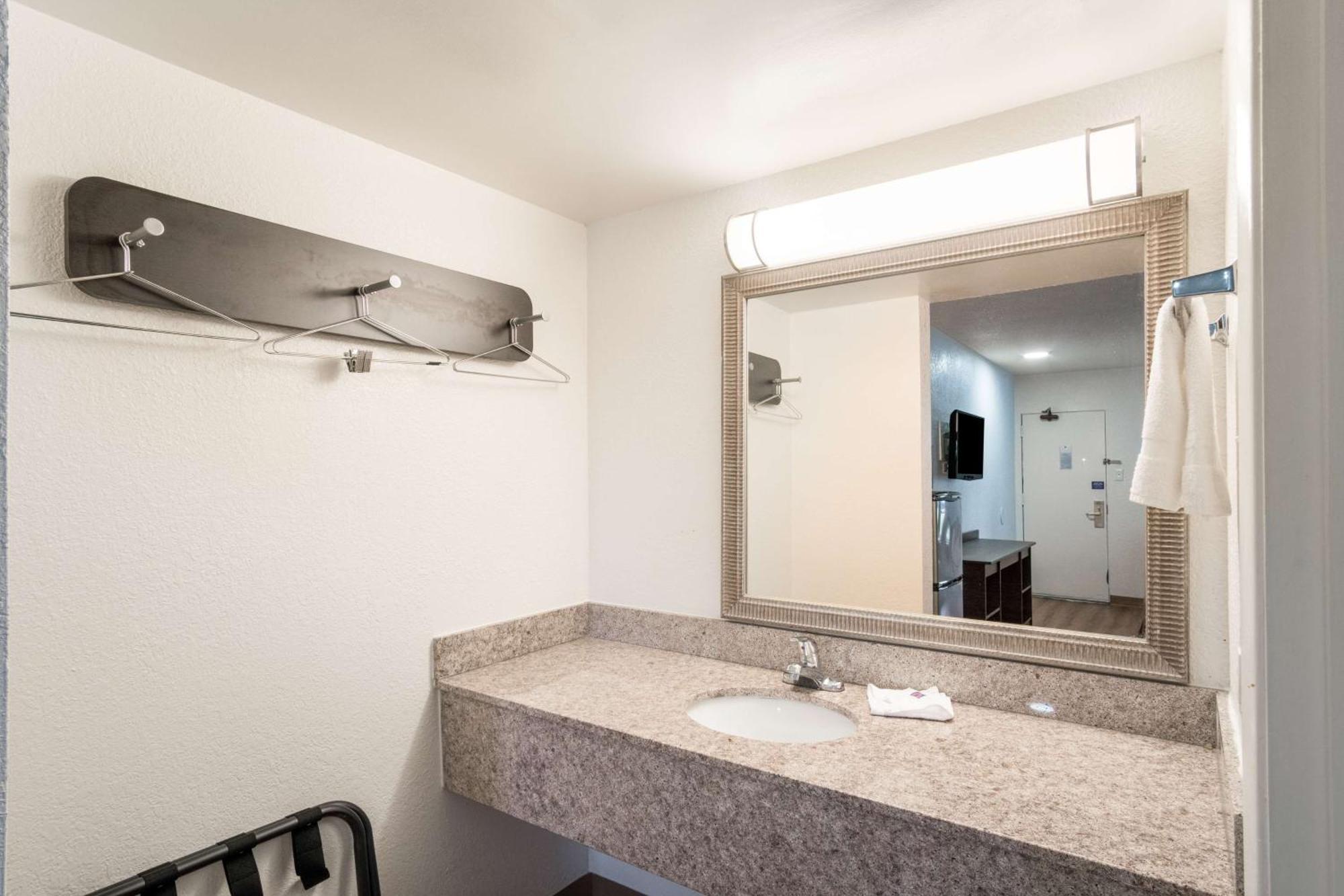 Deluxe Quadruple Room Non-Smoking