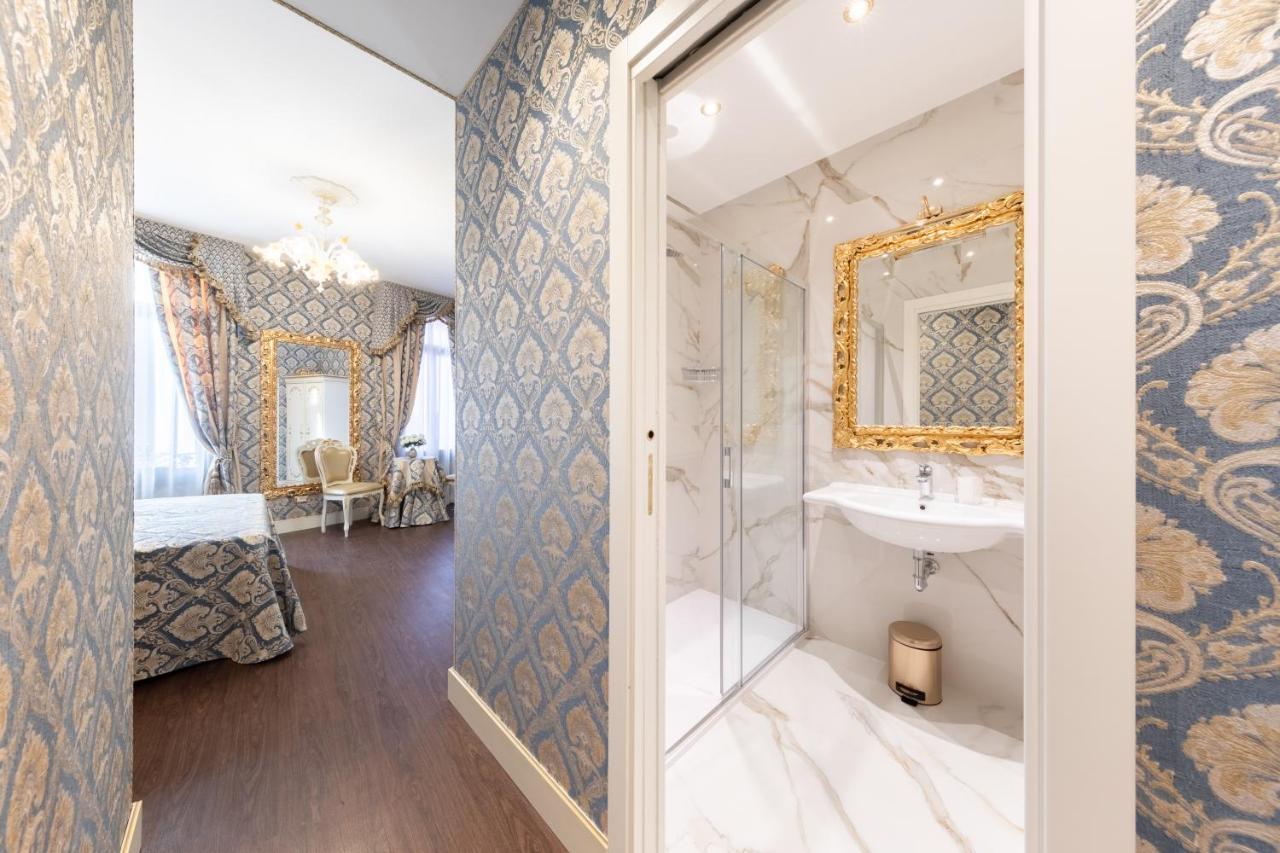 Junior Suite Canal View