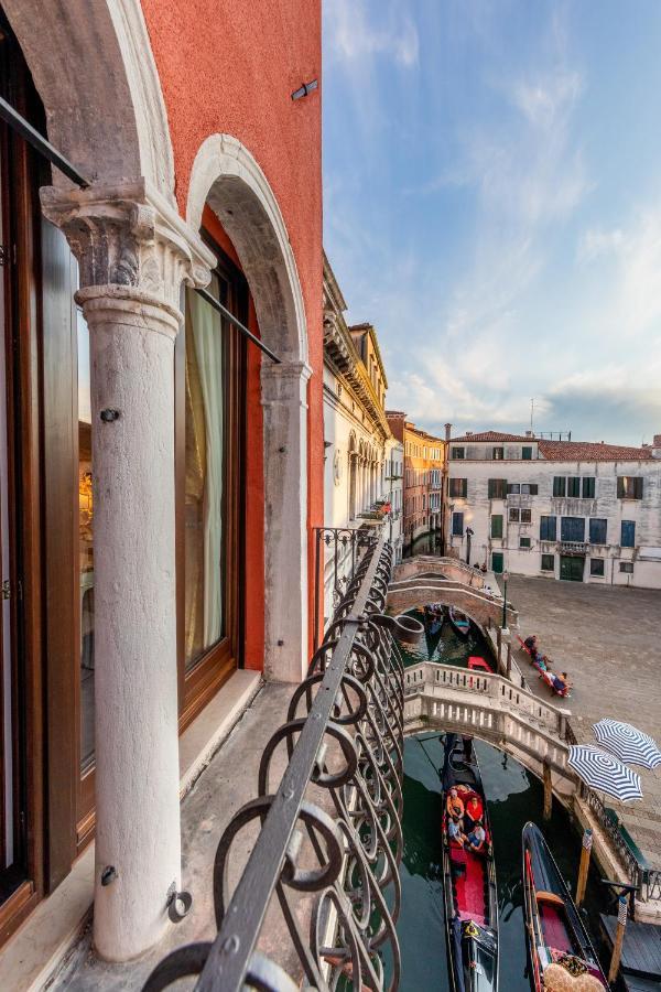 Suite Balcony Canal View