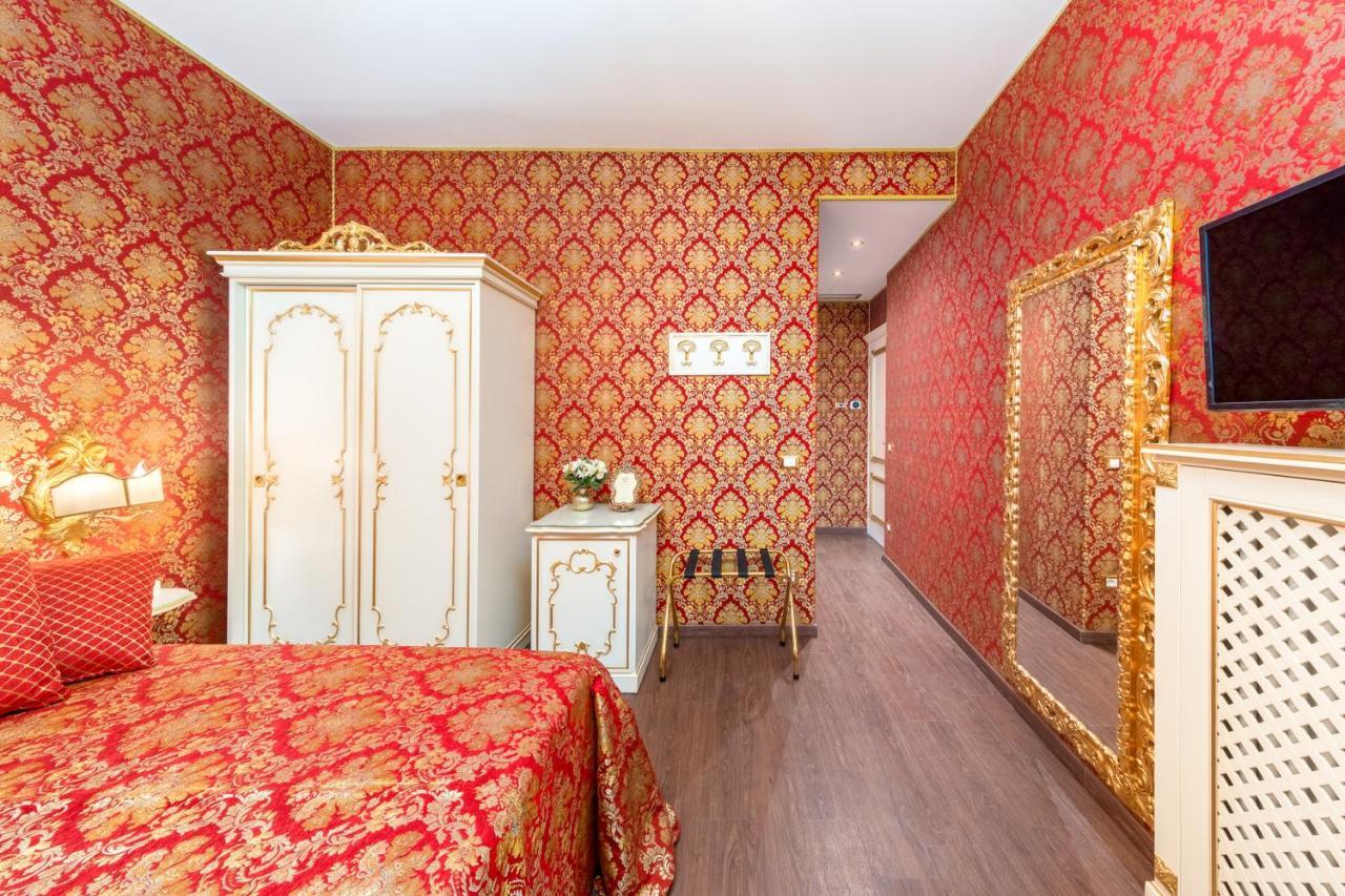 Queen Room