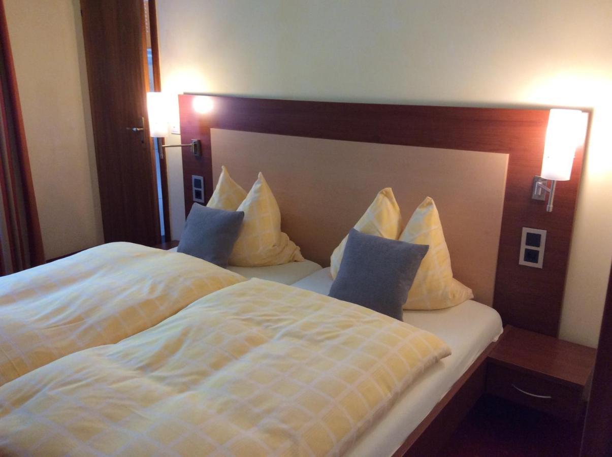 Small Double or Twin Room,1143210163:JPEG