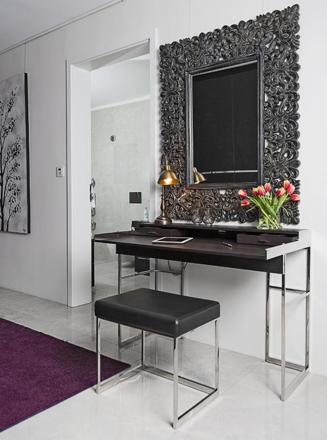 Deluxe One-Bedroom Suite Balcony