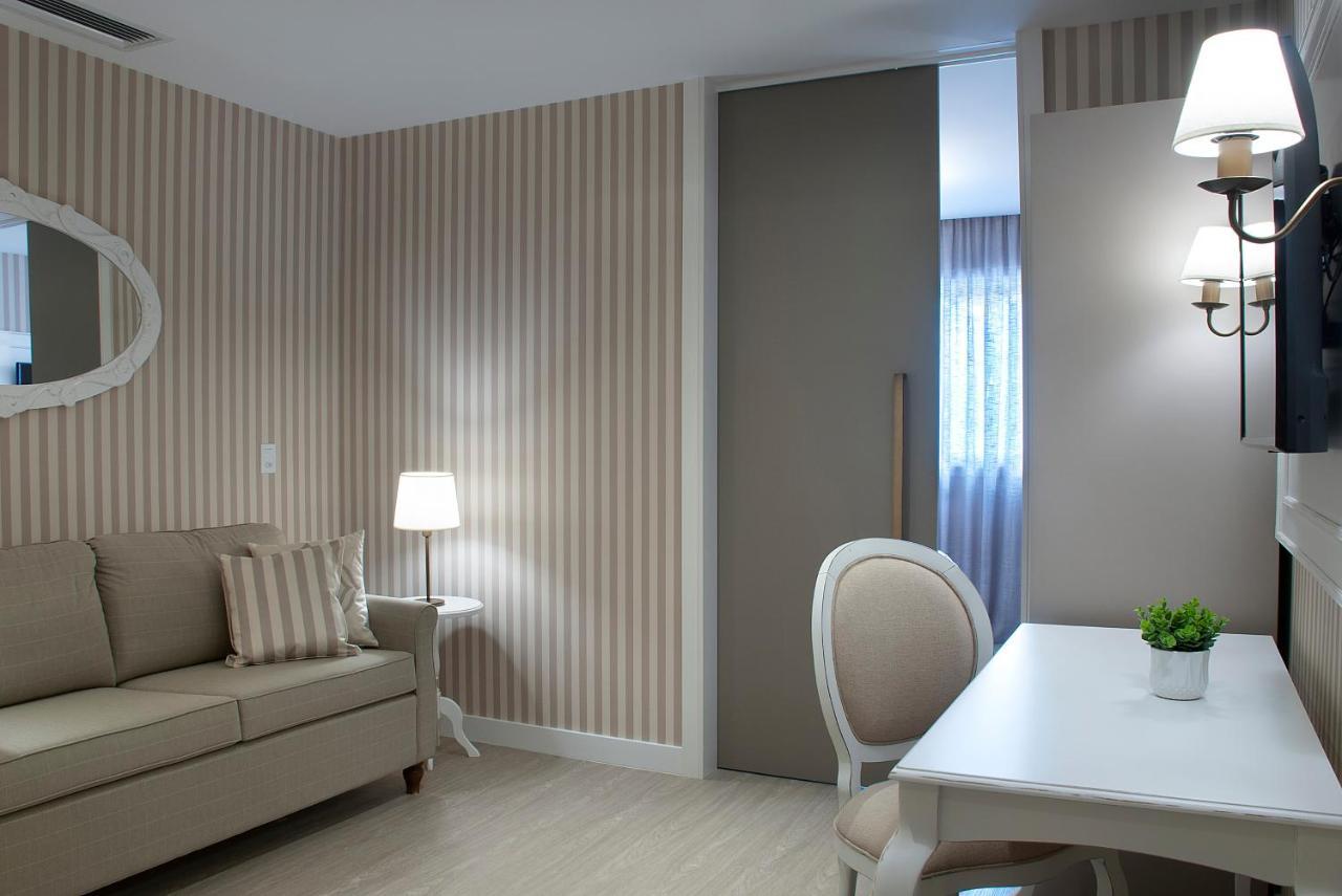 Quarto Duplo