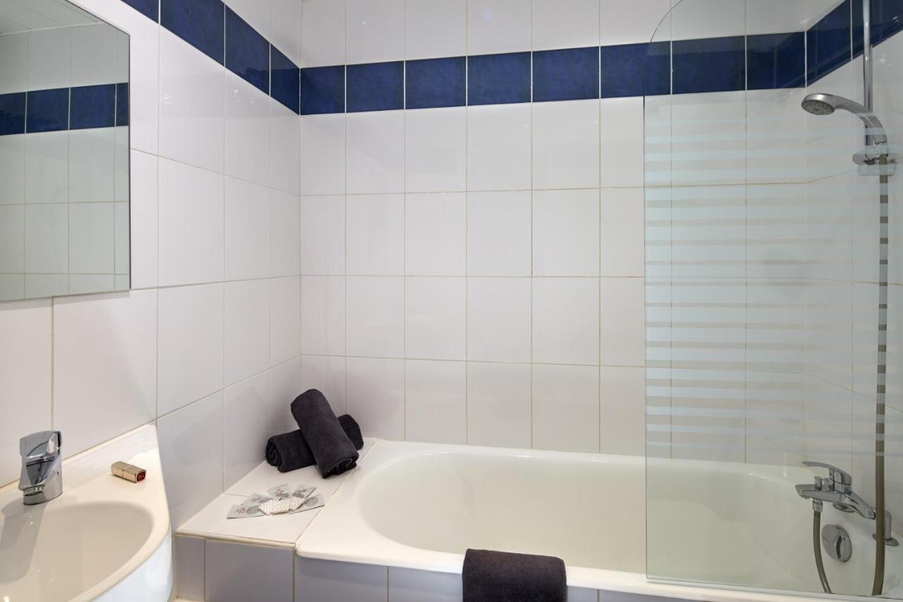 Standard Twin Room Shower or Bath