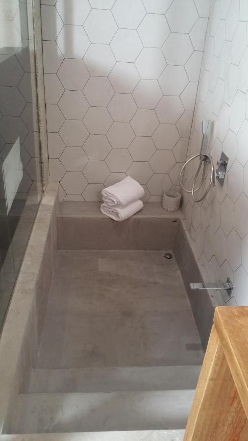 Deluxe Double Room Bath,1144142919:JPEG