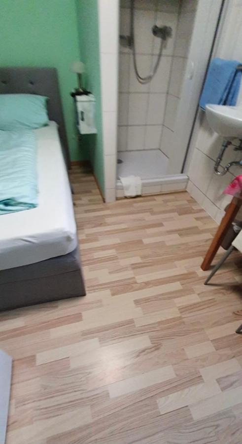 Einzelzimmer mit eigenem Bad