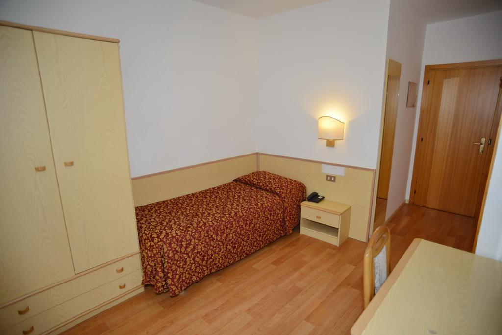 Single Room,1730555258:JPEG