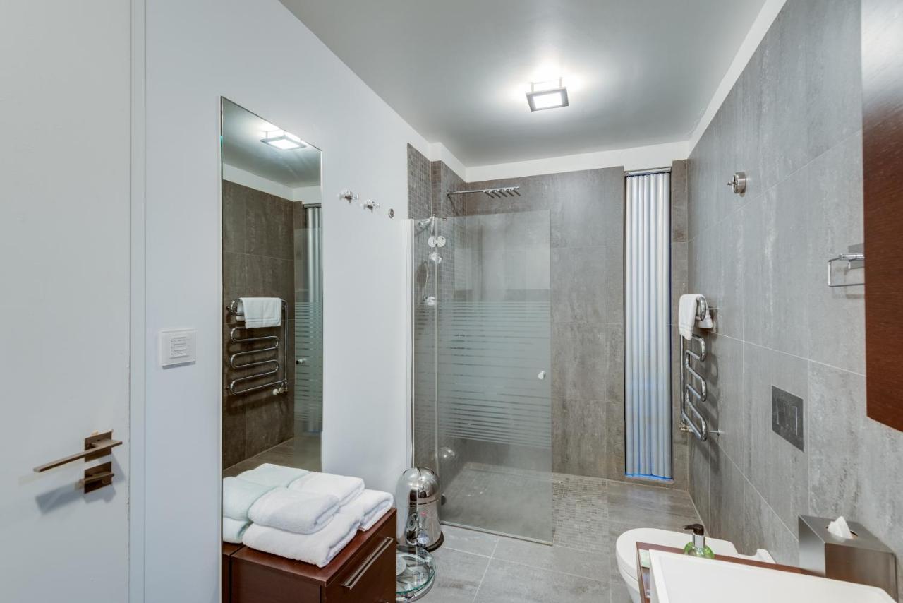 Deluxe One-Bedroom Suite Balcony