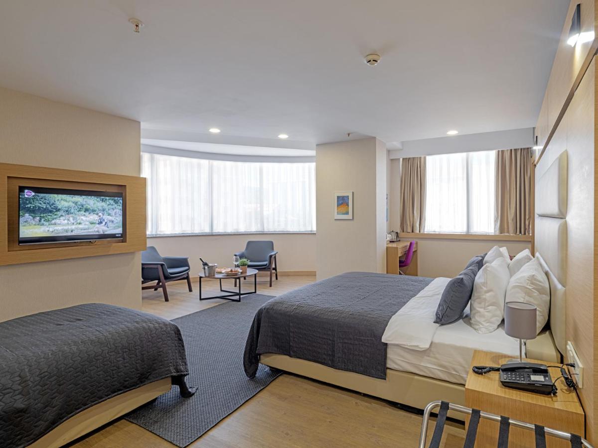 Deluxe Family Room