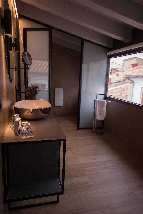 King Suite Spa Bath 4
