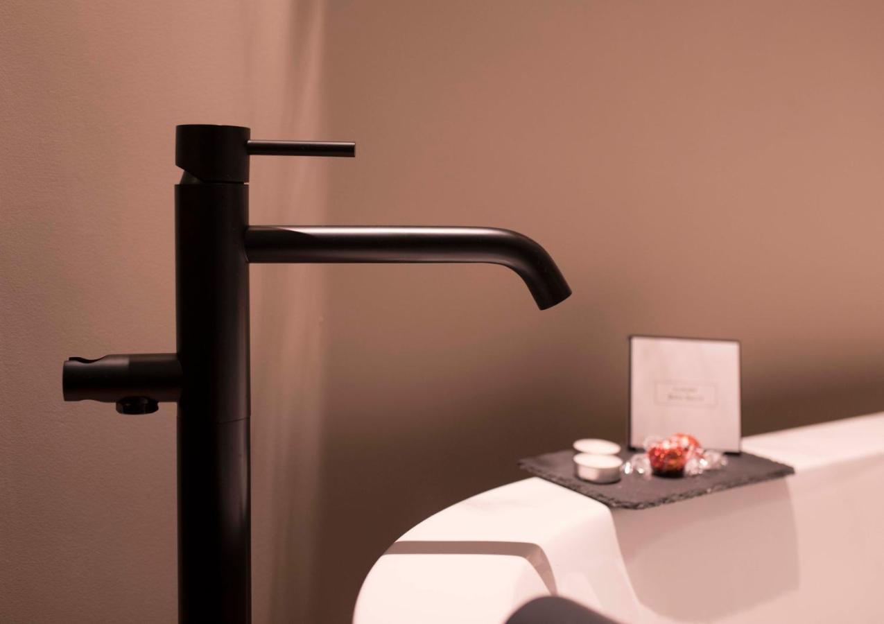 King Suite Spa Bath 2