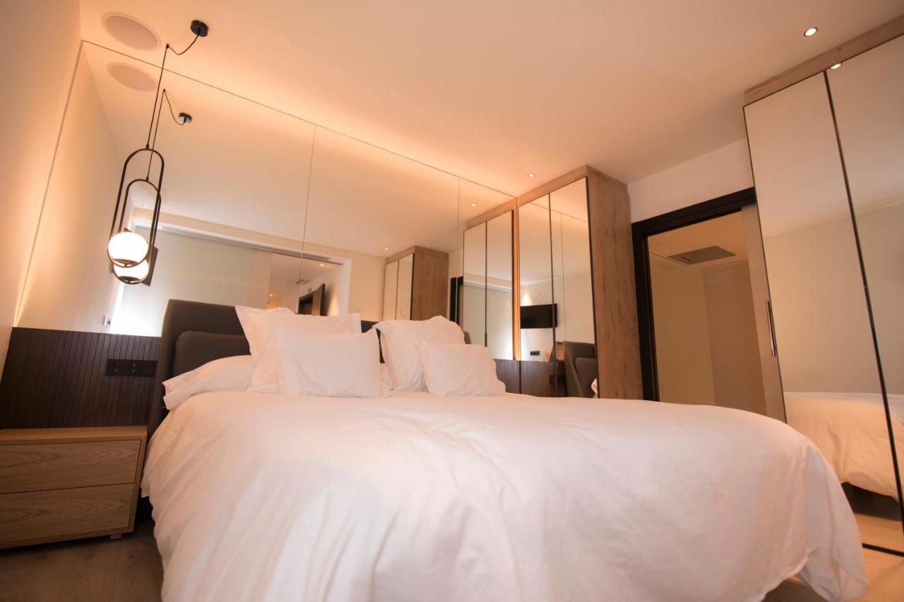 Deluxe King Suite 1