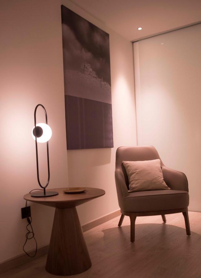 Deluxe King Suite 1