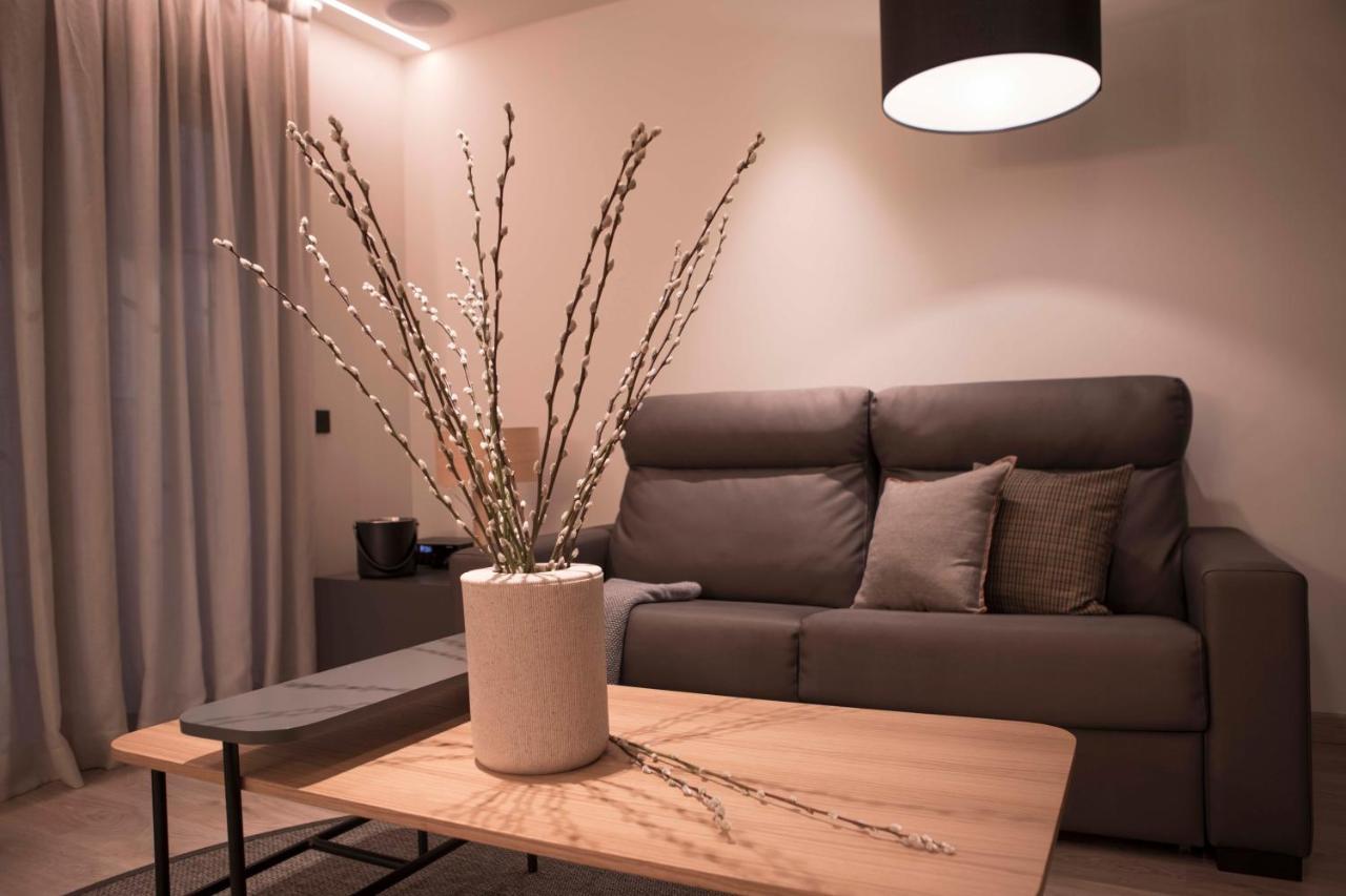 Deluxe King Suite 1