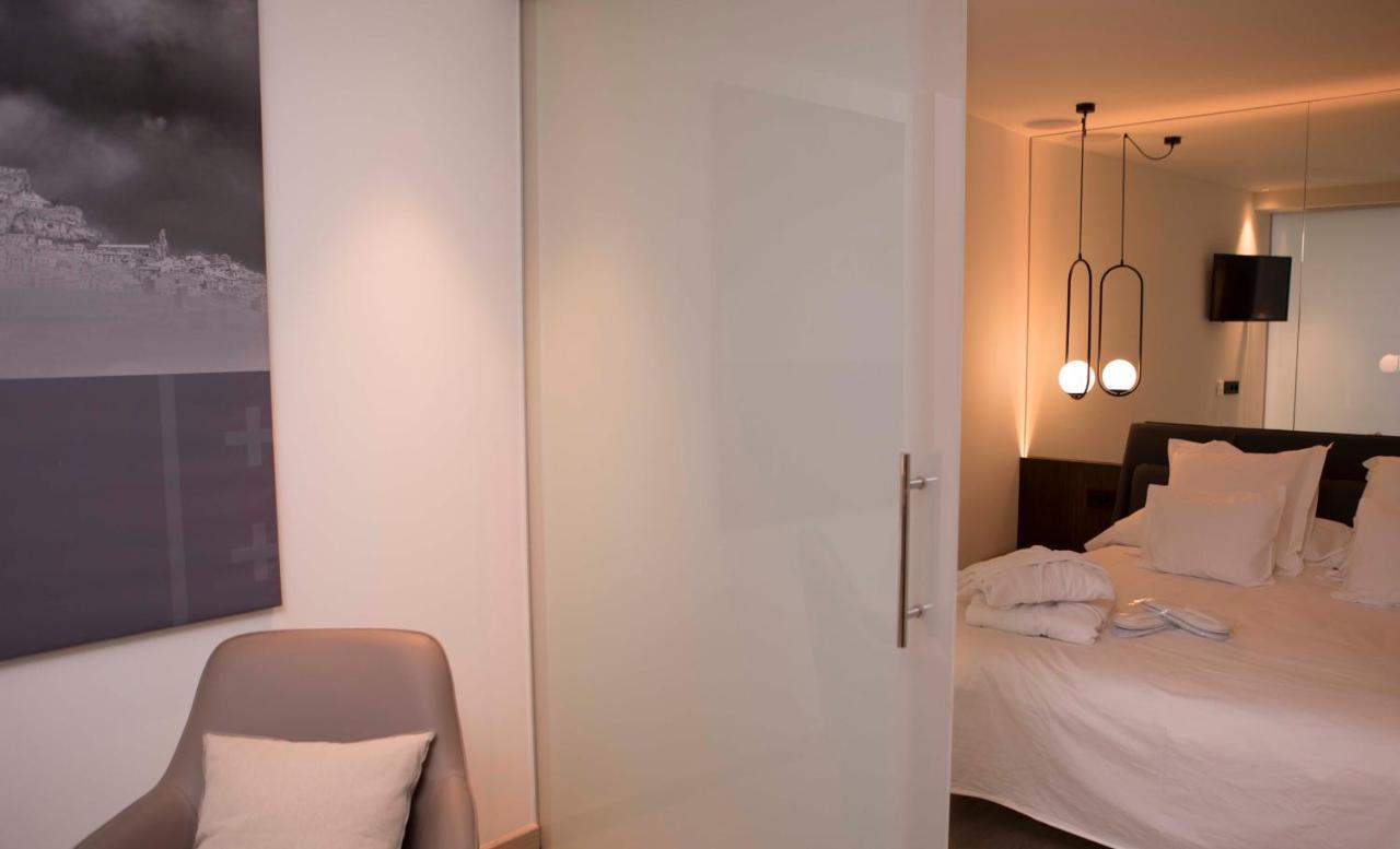 Deluxe King Suite 1