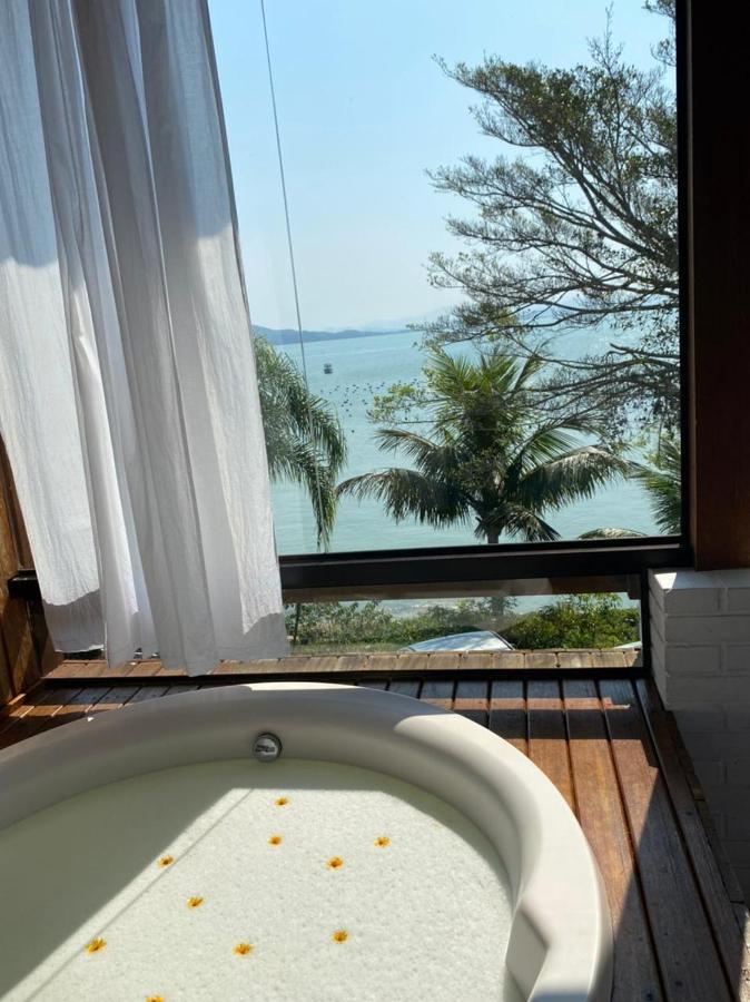 Deluxe Suite Spa Bath