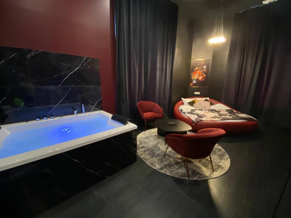 Suite Spa Bath,1159980483:JPEG