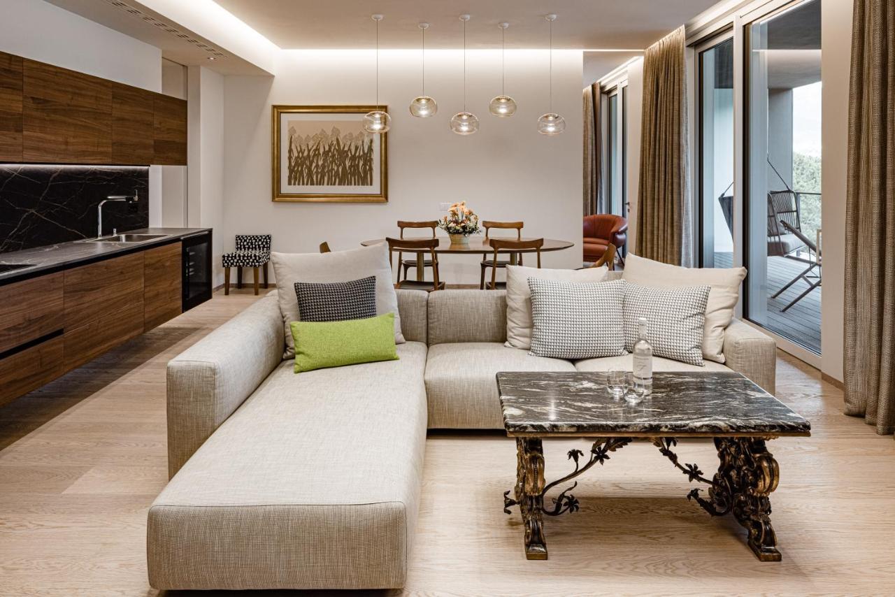 Three-Bedroom Suite Lake View