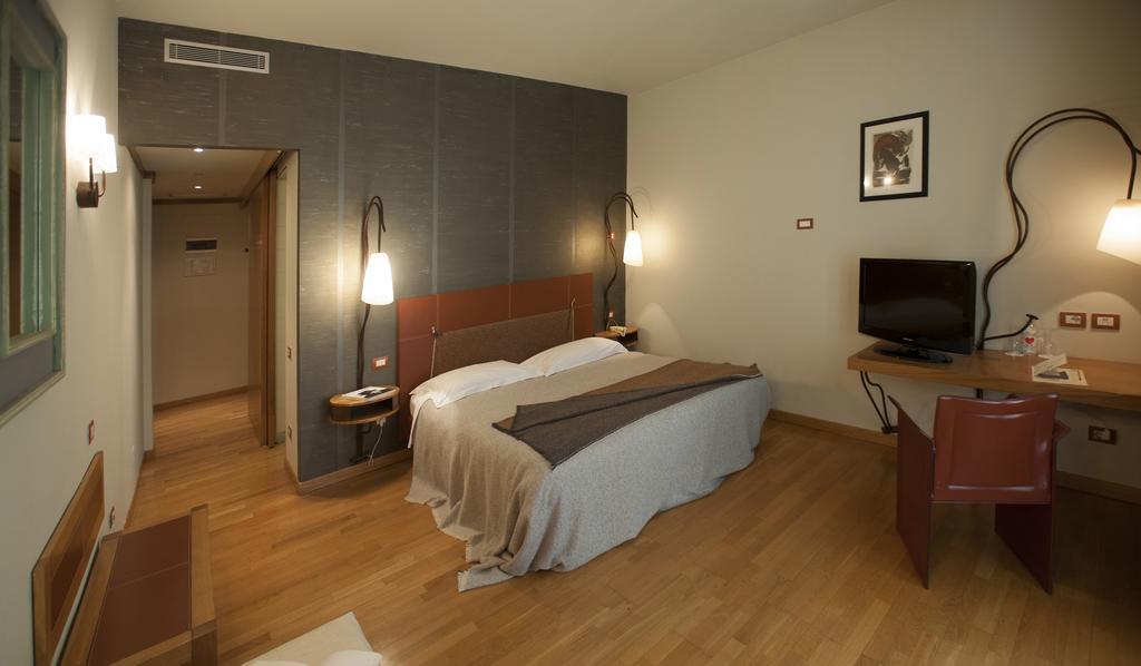 Superior Double or Twin Room,710356963:JPEG