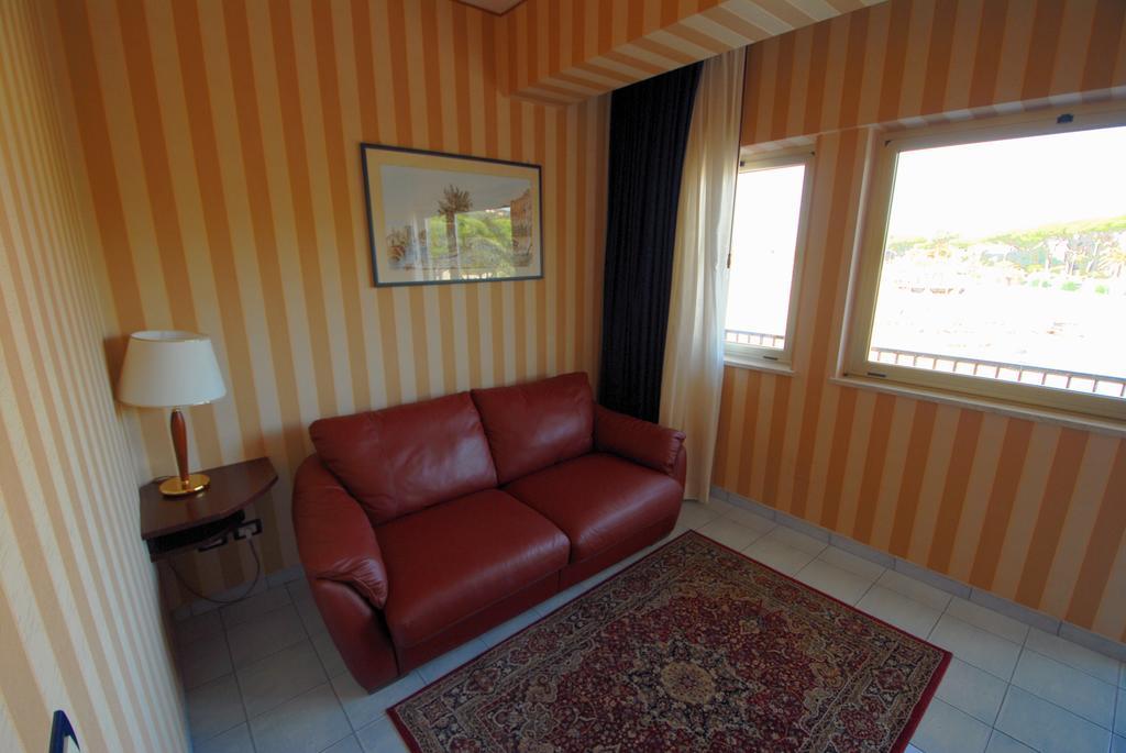 Suite,114967451:JPEG