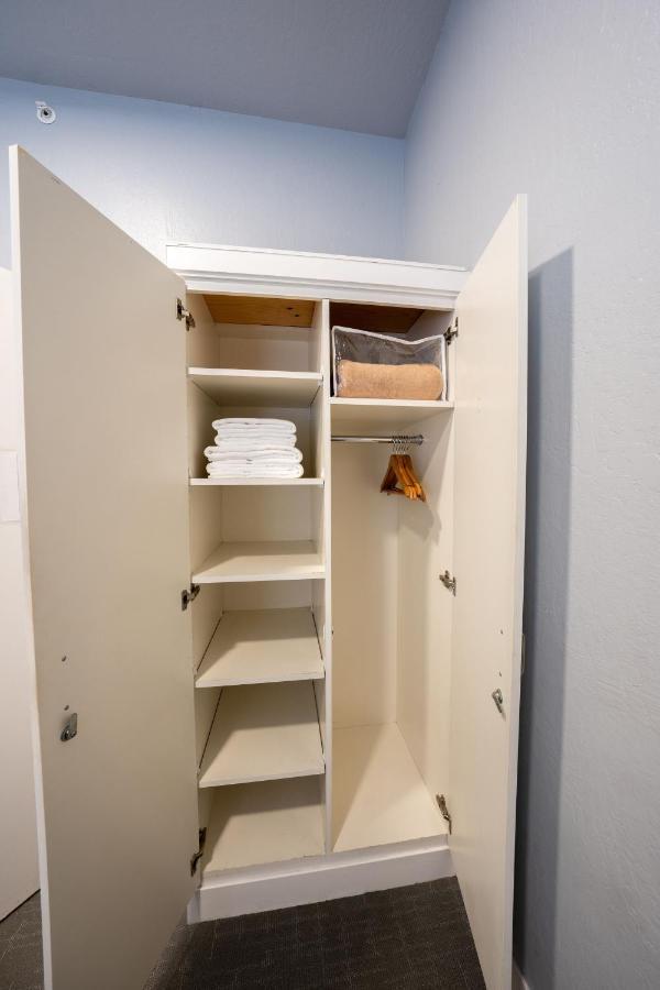 Single Room,1194070177:JPEG