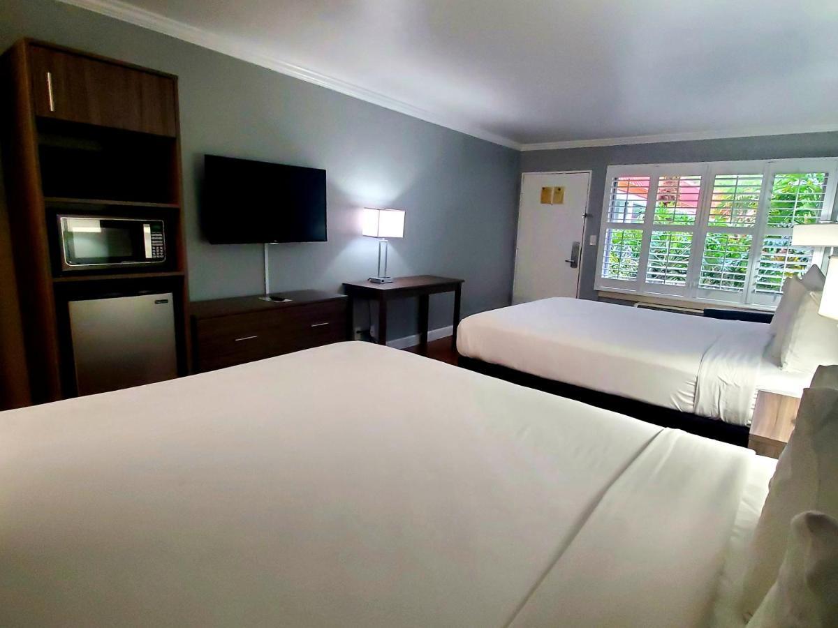 Deluxe Queen Room with Two Queen Beds
