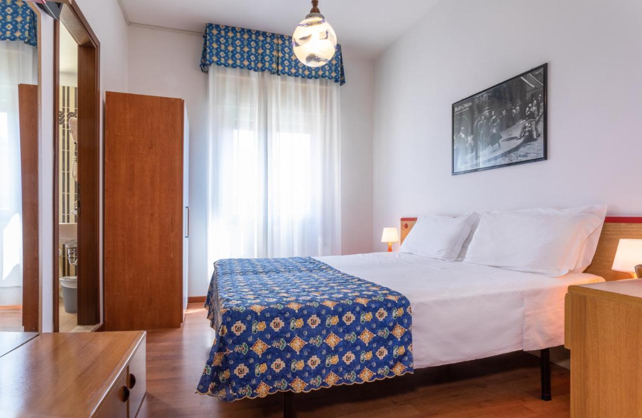Double or Twin Room,1149868120:JPEG