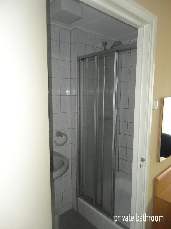 Single Room,688615995:JPEG