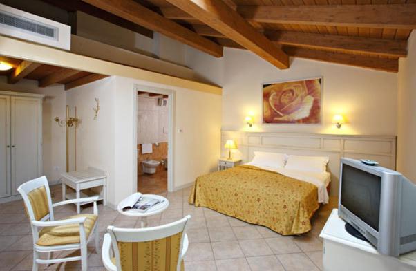 Double or Twin Room,11531852:JPEG
