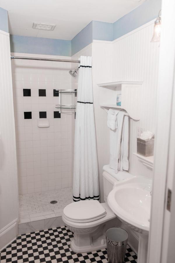 Petite Queen Room