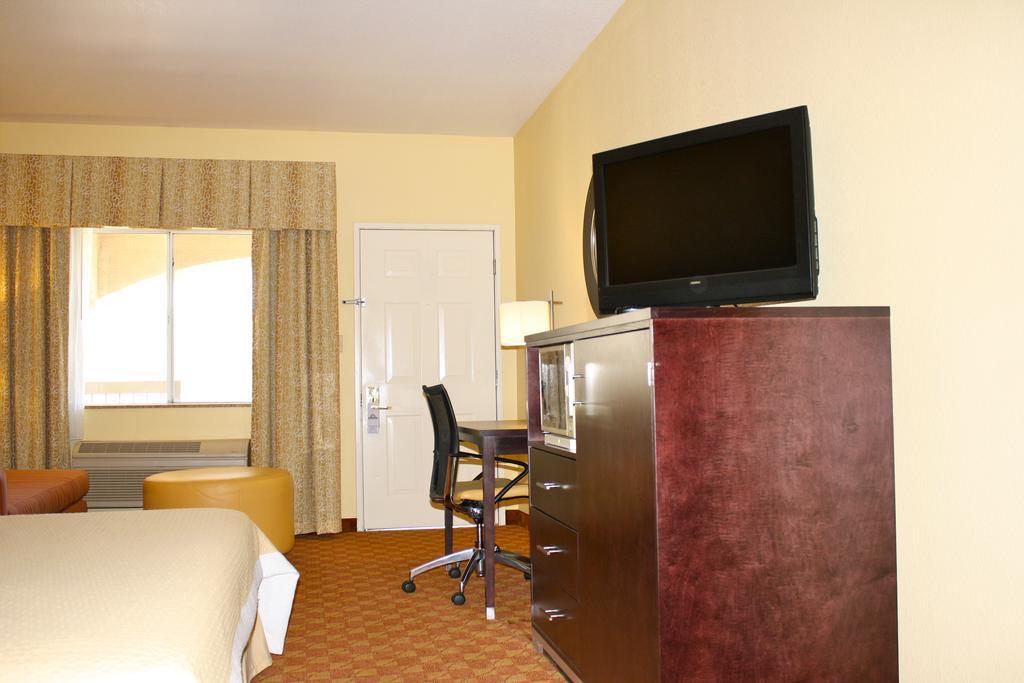 Queen Room Two Queen Beds Non-Smoking