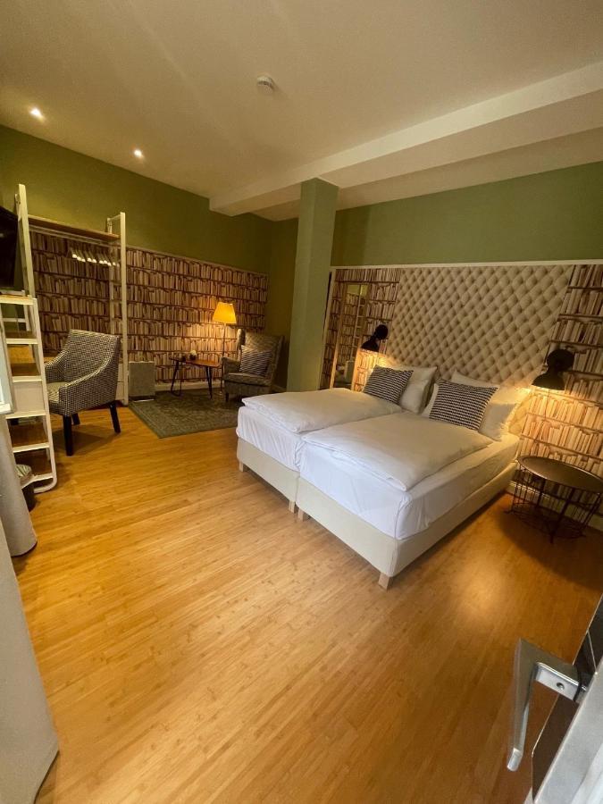Small Double Room,1320352459:JPEG