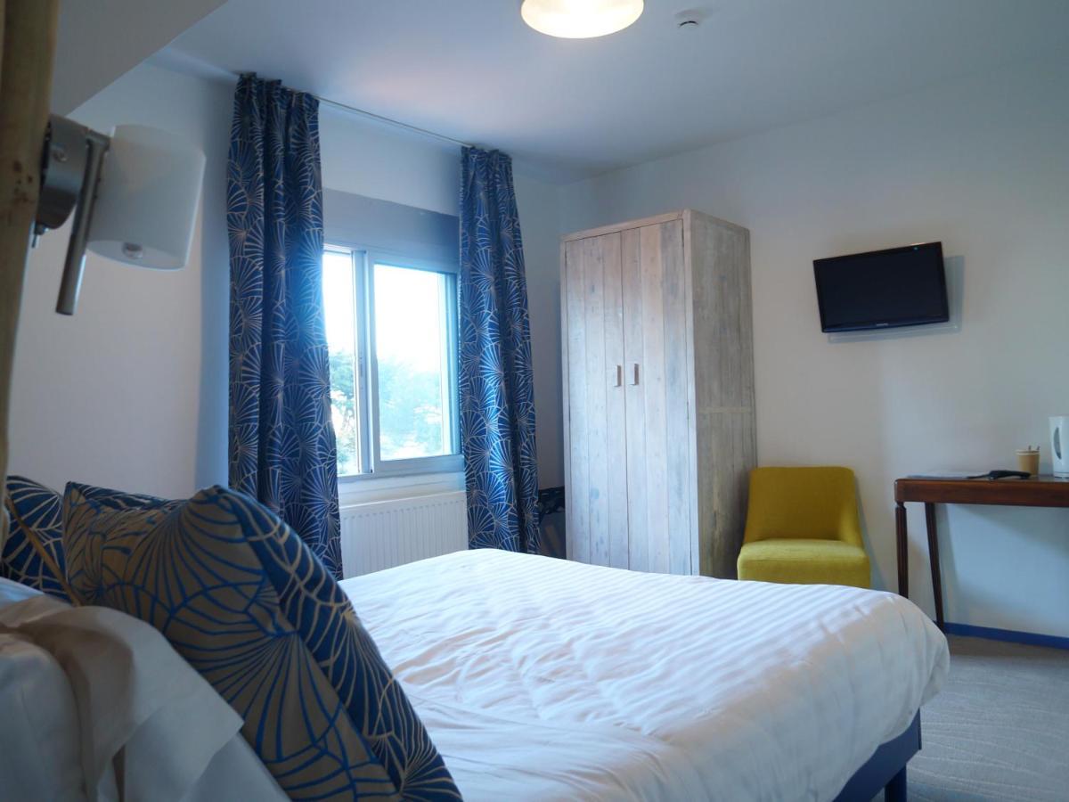 Small Double Room,1588052807:JPEG