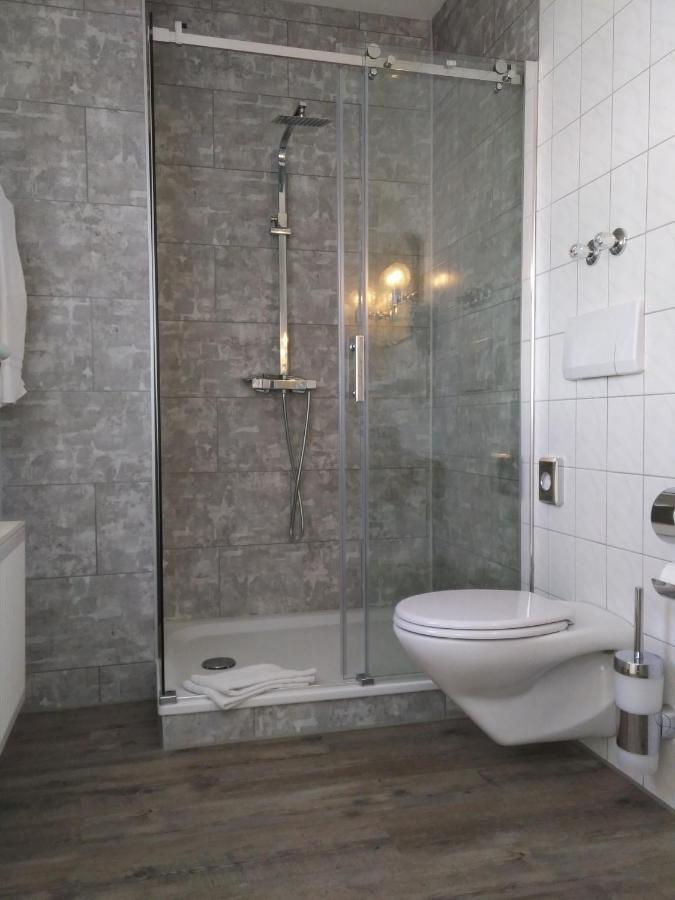 Large Family Room,1343507393:JPEG