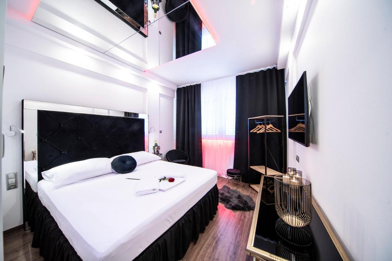 Elegant Double Room Pool Access
