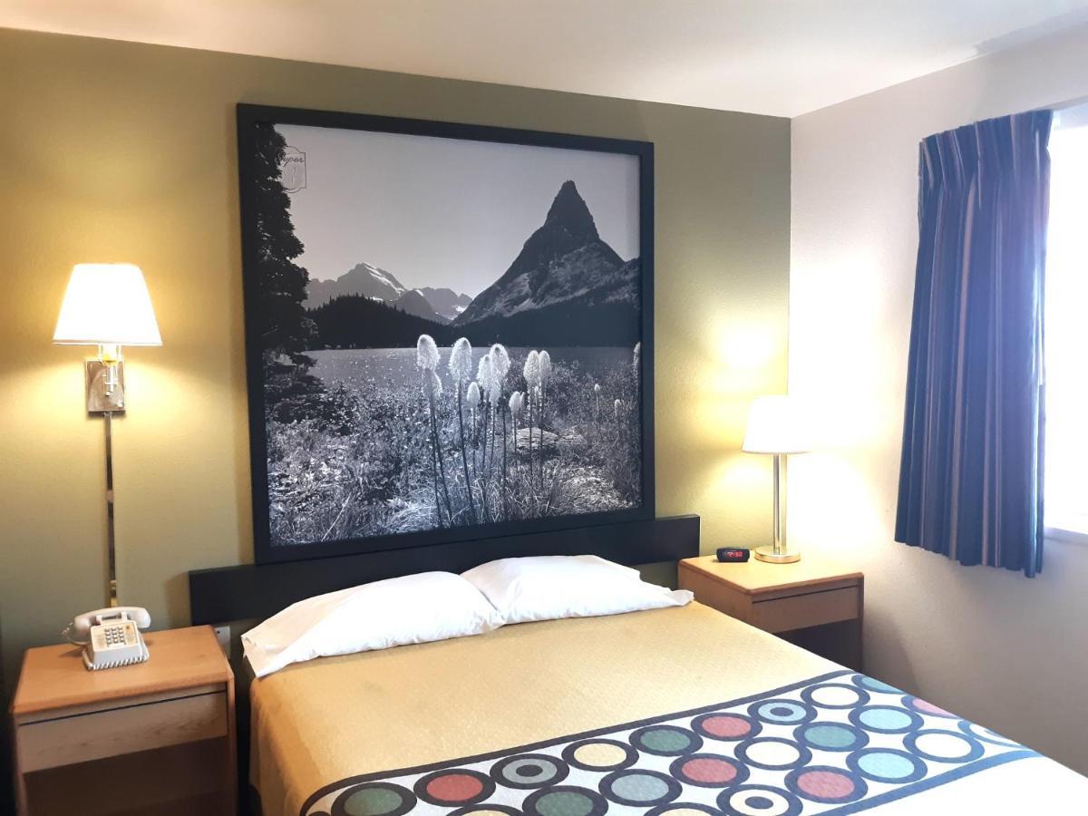 Queen Room with Bath Tub - Mobility Accessible/Non-Smoking