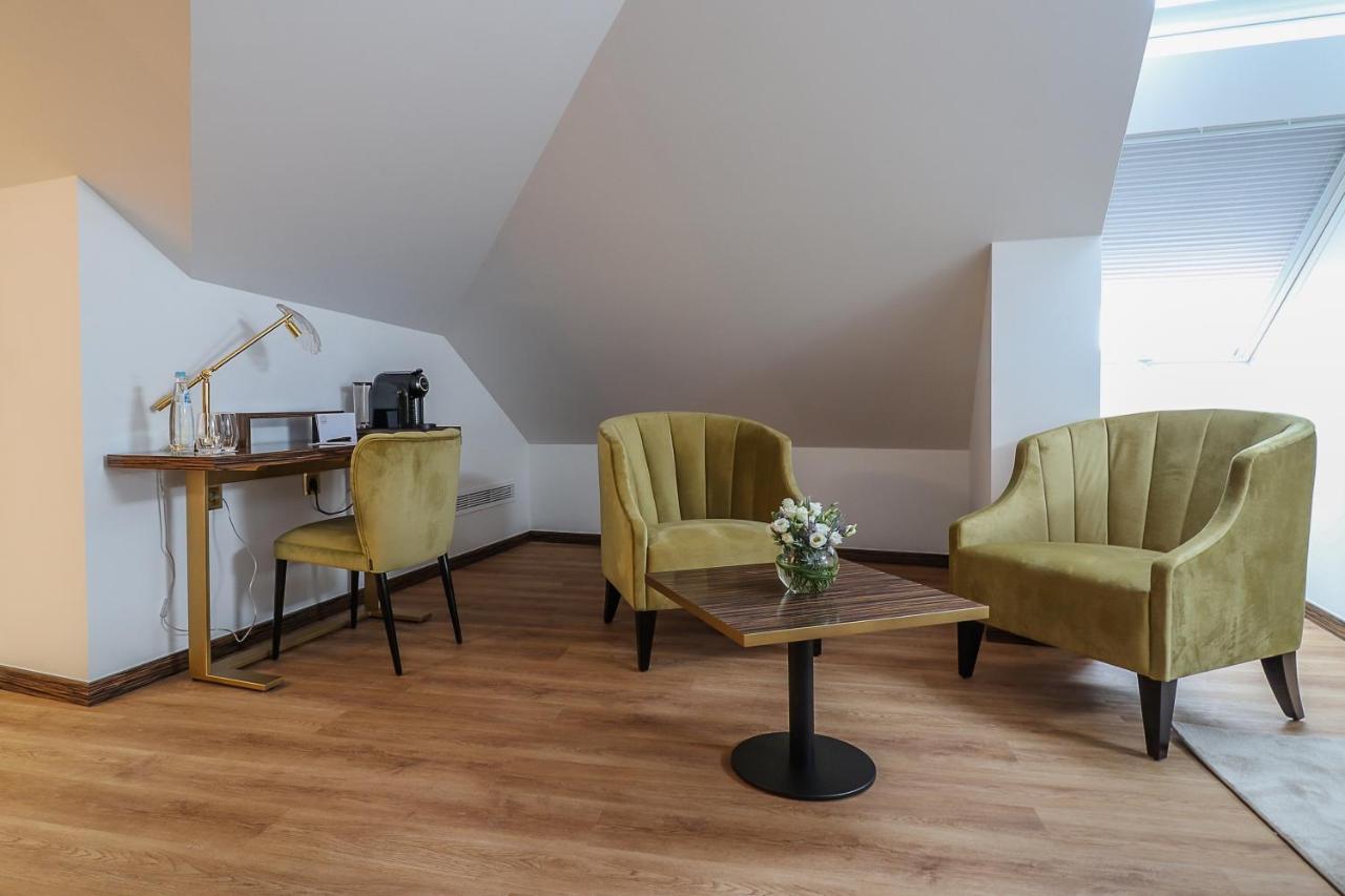 Queen Room,1154932185:JPEG