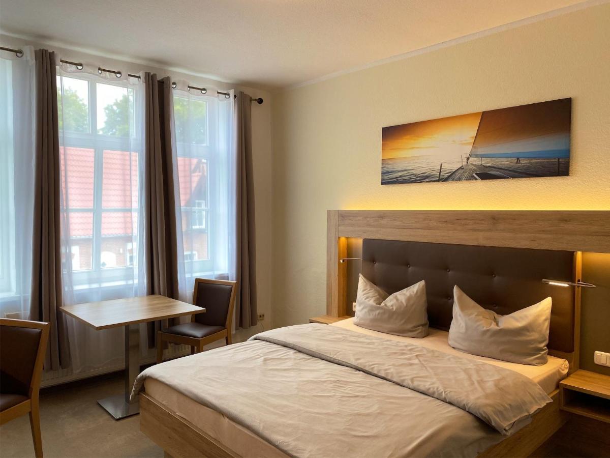 Large Double Room,1356399323:JPEG