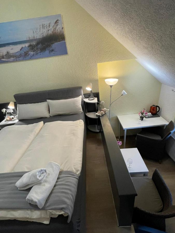 Small Double Room,1152836151:JPEG