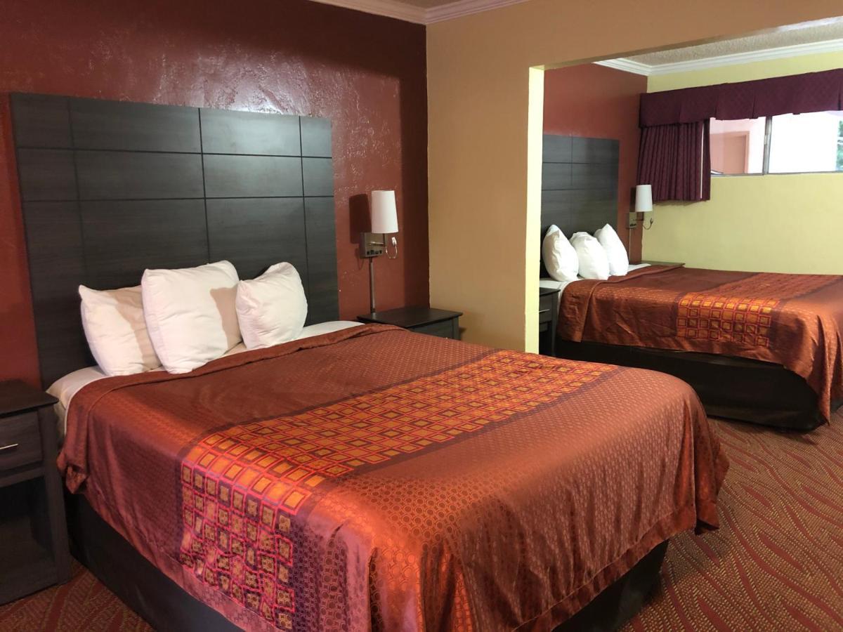 2 Queen Beds Accessible Non-Smoking NO A or C,909270691:JPEG