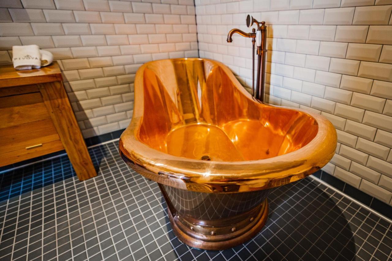 King Room Spa Bath