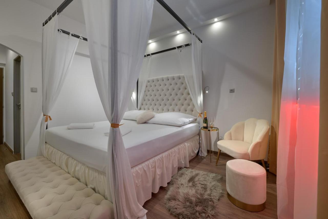 Romantic Double Room Pool Access