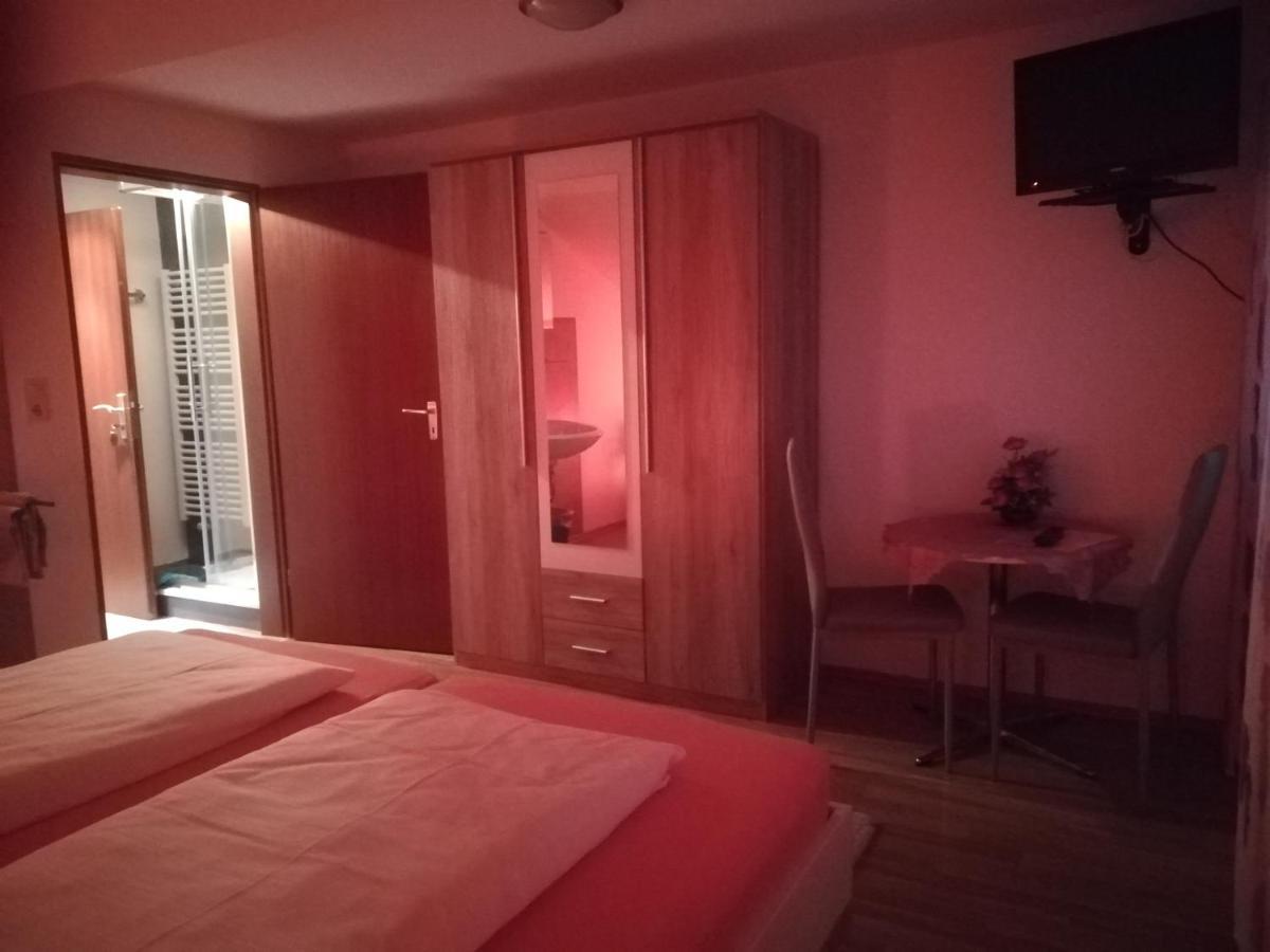 Deluxe Double Room Shower