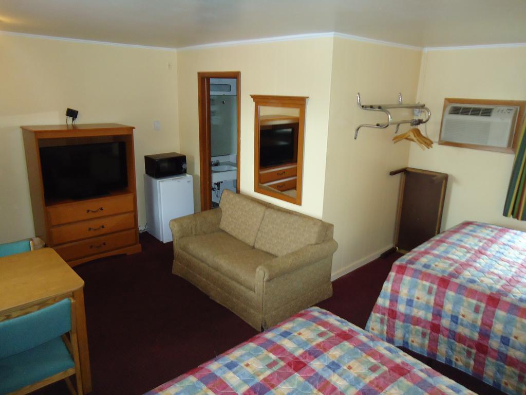 Queen Room Two Queen Beds