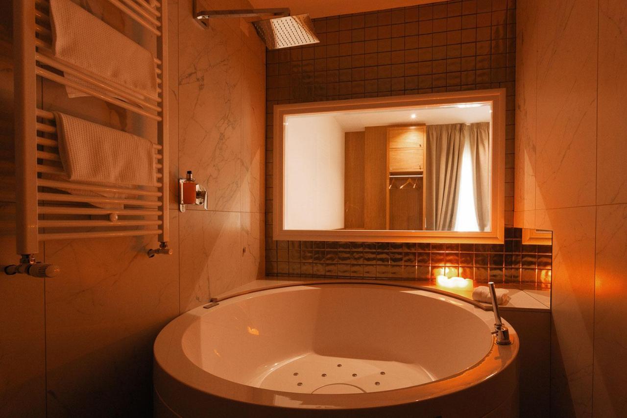 Deluxe Suite Spa Bath,1151346942:JPEG